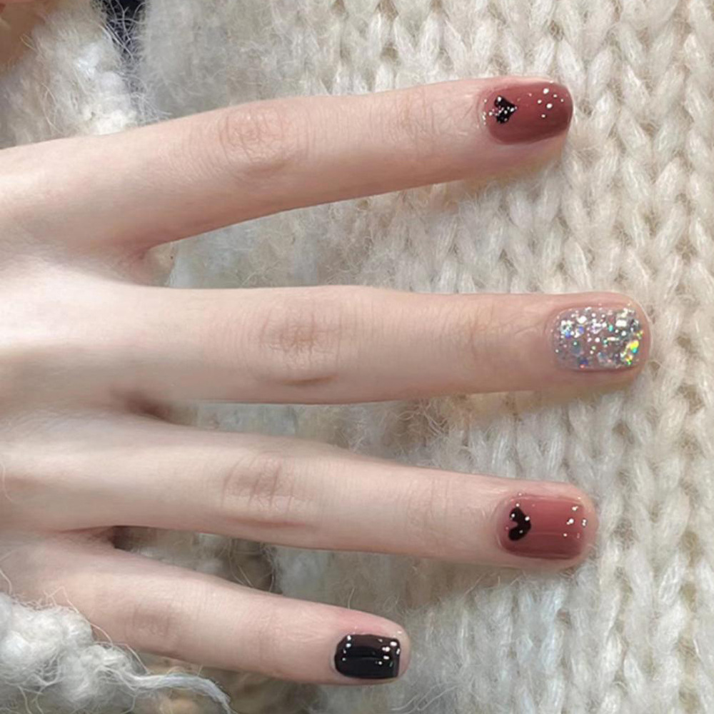 Venta caliente Symphony Black Love Wear Armor muestra temperamento blanco uñas de uñas dulces uñas postizas desmontables al por mayor