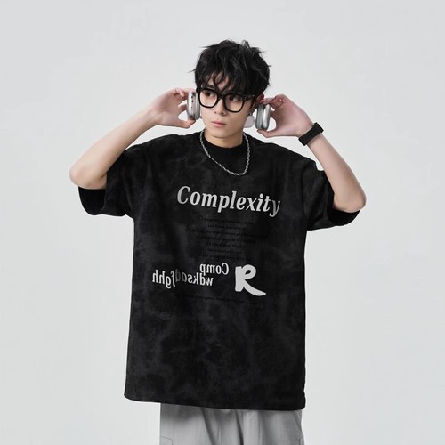 American-style retro streetwear t-shirt with a trendy vibe—high-end European/American urban aesthetic, short sleeves, minimalist design, perfect for summer couples.