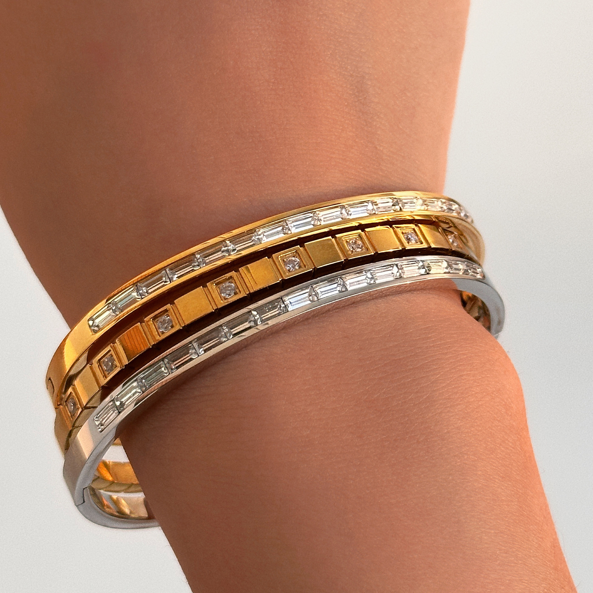 19g Weight PVD Coated Gold Plating Process 18K Gold Plated Plating Material Rhinestones Inlay Material Bracelets Classification PVD Coated 18K Gold Plated Geometric 304 Stainless Steel IG Style Waterproof Non Tarnish 304 Stainless Steel Bracelets