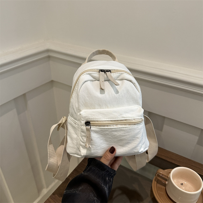 Mini mochila casual simple para mujeres 2024 nueva moda bolso de color sólido pequeño fresco mochila de viaje de estudiantes
