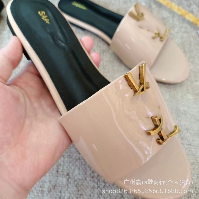 Shengjia 2025 nuevas sandalias planas de primavera y verano de gran tamaño zapatillas de un solo zapato con hebilla de letra cómoda y versátil al por mayor