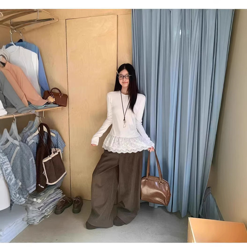 Korean-Style Lace Velvet Long-Sleeve T-Shirt for Women, Autumn/Winter 2026 New Slim-Fit Base Shirt with Lace Trim Korean-Style Lace Velvet Long-Sleeve T-Shirt for Women, Autumn/Winter 2026 New Slim-Fit Base Shirt with Lace Trim
