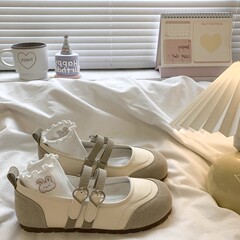 レトロフラットメリージェーンシューズ女性のための 2025 春の新フレンチシルバースカート多用途ラウンドトゥパンプス