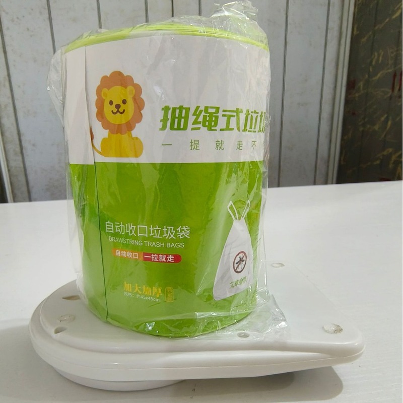 艾草は縄のごみ袋を引き出して特厚の手提げ式の家庭の断点式の自動は口の防臭のプラスチックのごみ袋を閉じます。|undefined