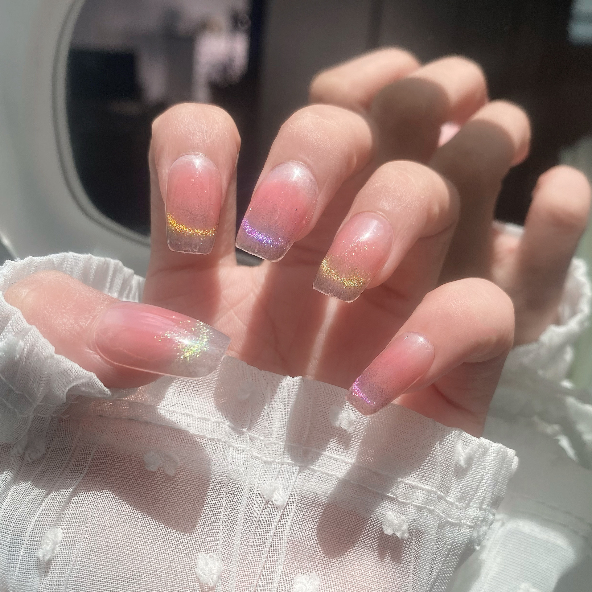 Yiyi Dance Fingertip Dopamine-Wear Armor Mechanopamina Hecho a mano Candy Cat Eye White Nail Art