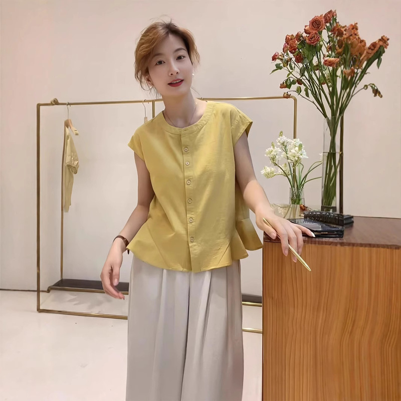 2025 New Round Neck Ruffled Sleeveless Shirt Top Design Single-Breasted Pleated Casual Comfortable Versatile Women 2025 New Round Neck Ruffled Sleeveless Shirt Top Design Single-Breasted Pleated Casual Comfortable Versatile Women