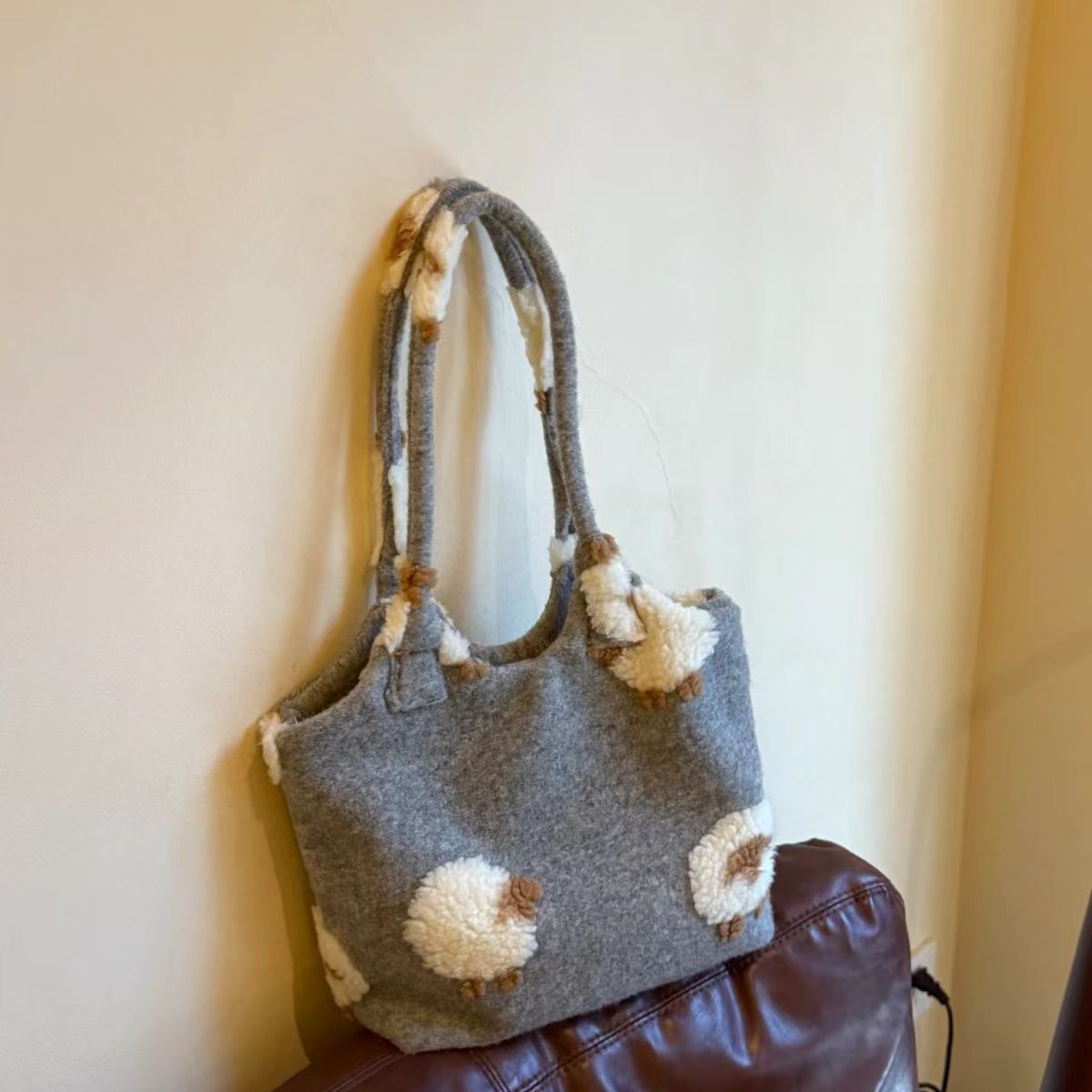 Japanese Style Cute Cartoon Little Woolen Tote Bag for Women 2025 New Autumn and Winter Large Capacity Commuter Shoulder Handbag