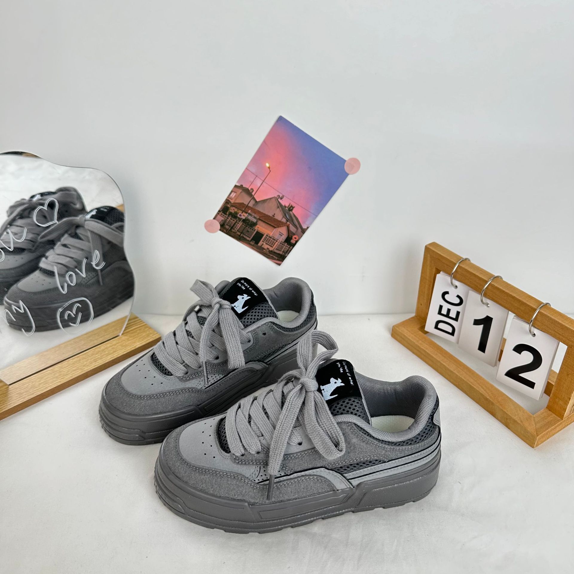 Yuanbo versátil retro zapatos de cabeza redonda para mujeres 2024 otoño estilo de nicho de diseño de zapatos de skate blanco