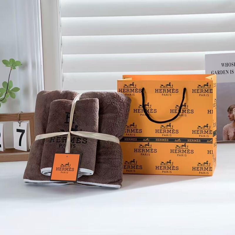 Foreign Trade Trendy Brand Bath Towel and Towel Set, Embroidered Beach Towel, Quick-Drying Absorbent Square Towel, Microfiber, Gift Box Packaging