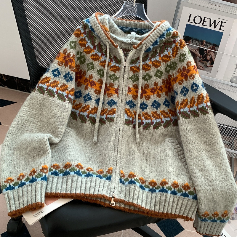 White Design Jacquard Christmas Knitwear for Women Retro Lazy Style Soft Waxy Girl Zipper Cardigan Knitwear Top