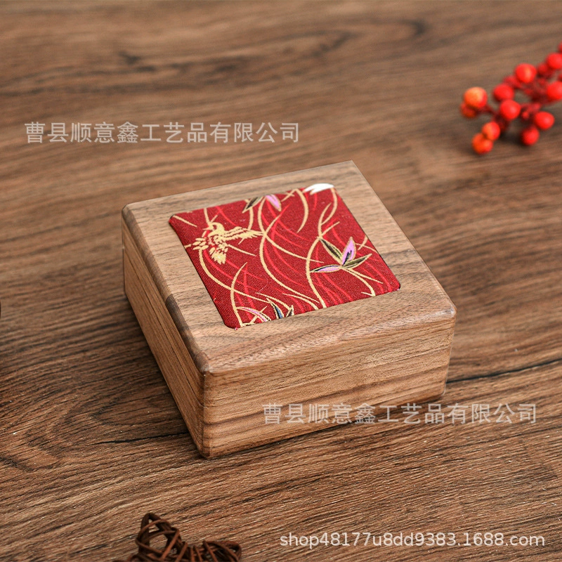 Ретро шкатулка для украшений из орехового дерева, квадратная шкатулка для украшений с брокадой, высококачественная деревянная шкатулка с откидной крышкой для браслетов и колец