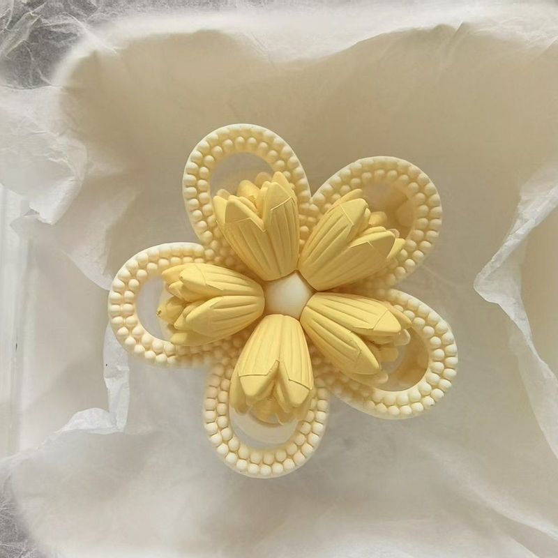 日韓の風情の黄色クリームの花は優雅な髪飾りの女性の多元化の髪形をつかんでかわいいです。|undefined