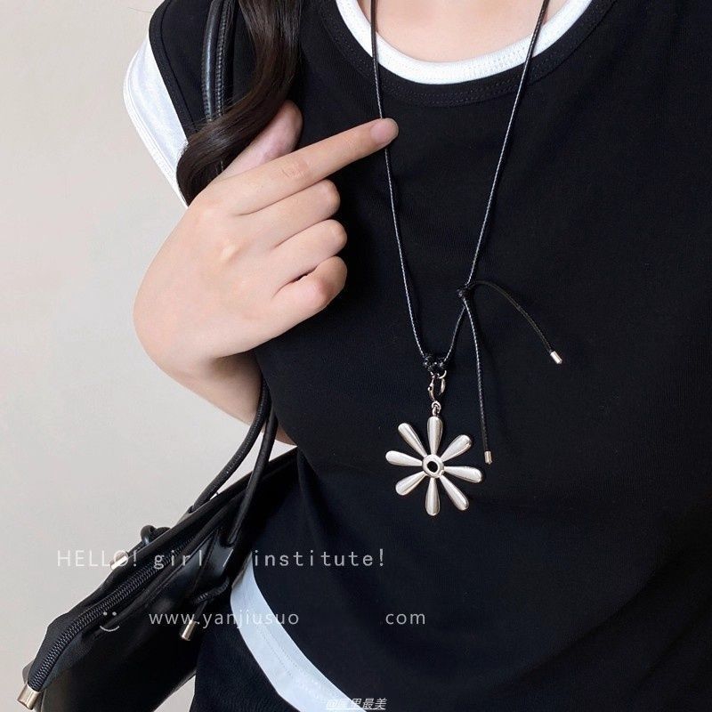韩系银色花朵吊坠项链女2025新款简约小众设计百搭长款皮绳毛衣链|undefined
