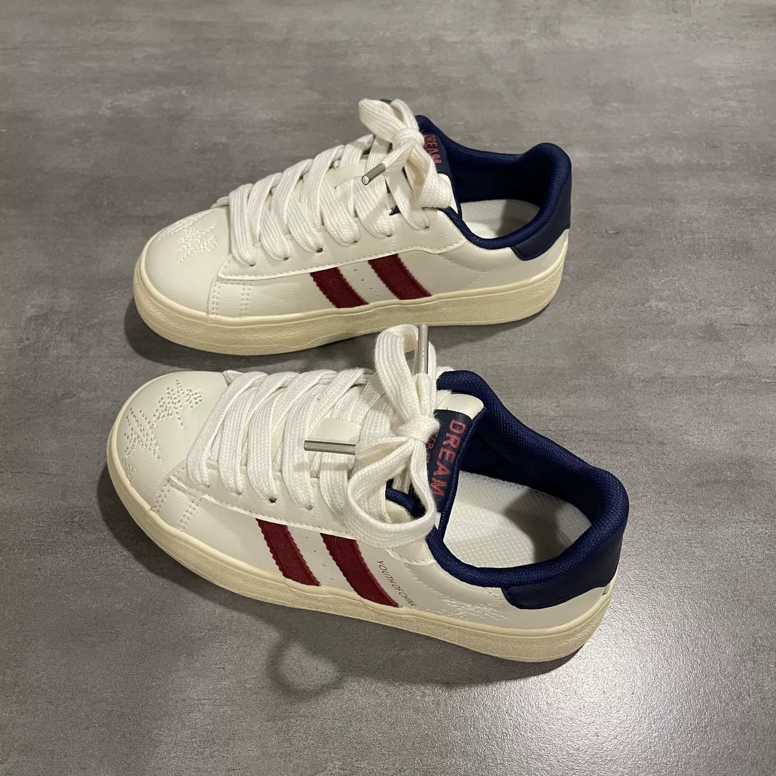 2024 дикая мода с высоким цветом, толстая подошва повседневная красная синяя доска туфли