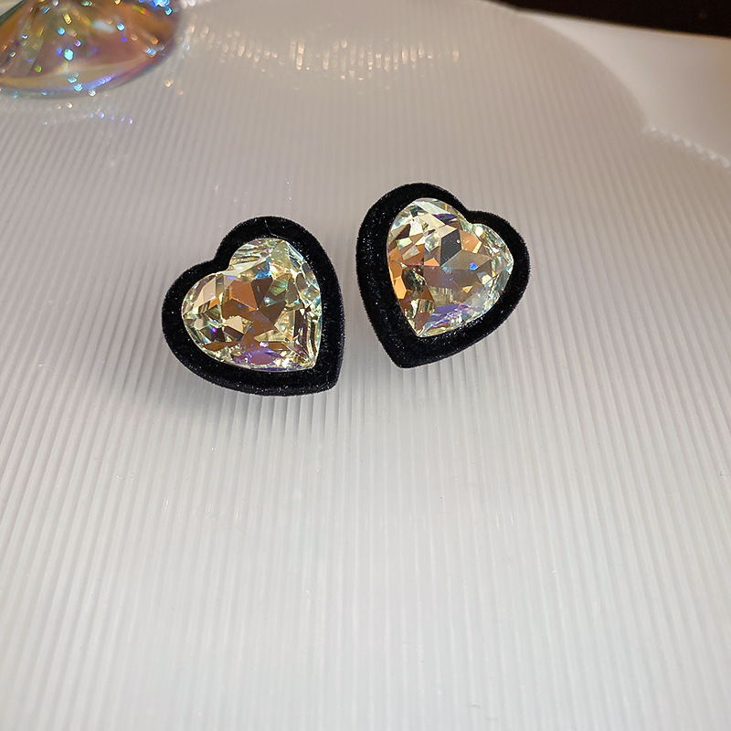 Fashion Heart Shape Alloy Flocking Inlay Rhinestones Womenu0027S Ear Studs 1 Pair