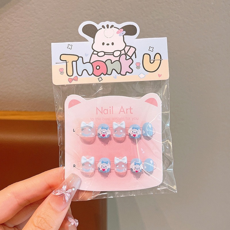 Uñas postizas Kuromi para niños en caja, lindas pegatinas de uñas removibles para niñas, pegatinas de uñas exquisitas de dibujos animados.