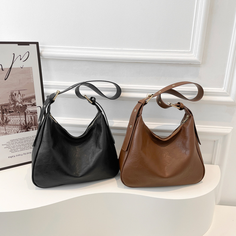 Este año, la moda coreana, la textura, la bolsa de hombro, la mujer, 2024 invierno, la nueva moda, la bolsa de brazo, la bolsa de brazo