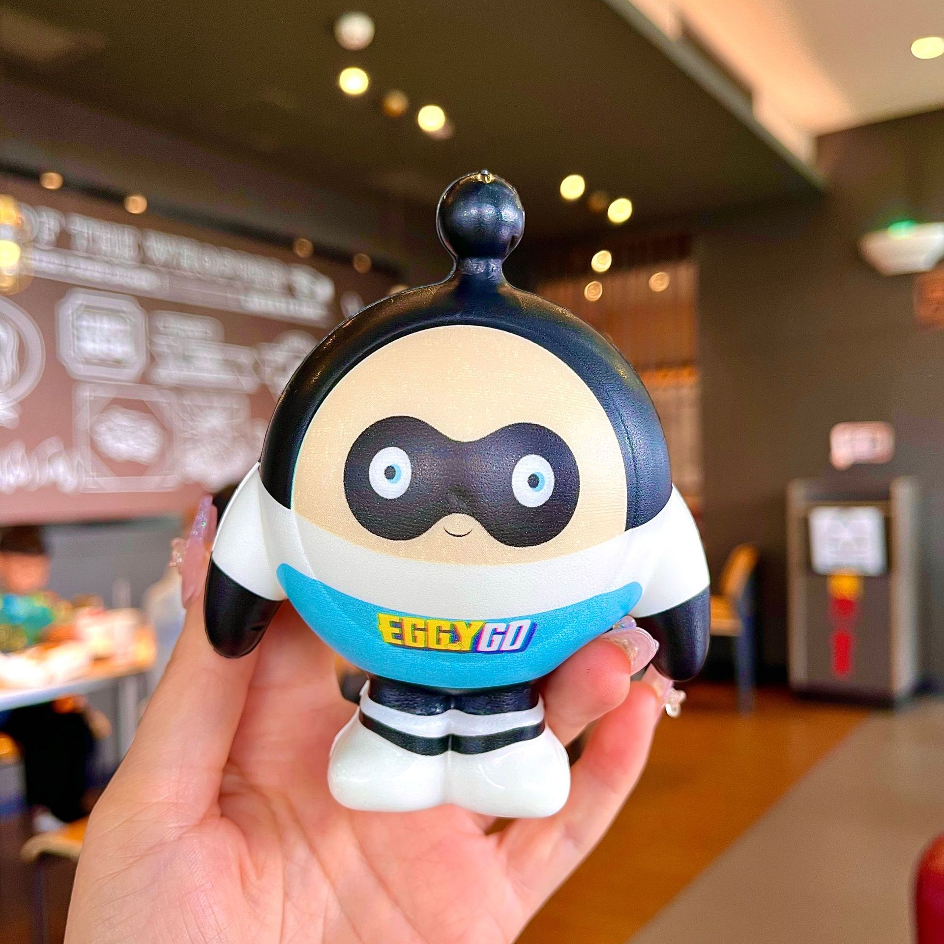 Second generation danzi [black] standing posture