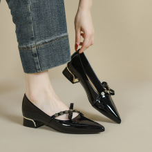 复古蝴蝶结铆钉玛丽珍鞋低跟休闲单鞋女春秋新款浅口职业单鞋女