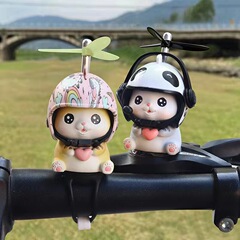 小黄鴨の車の置物の電気自動車のバッテリーのオートバイの自転車の装飾品の自動車の部品のペンダントの子供
