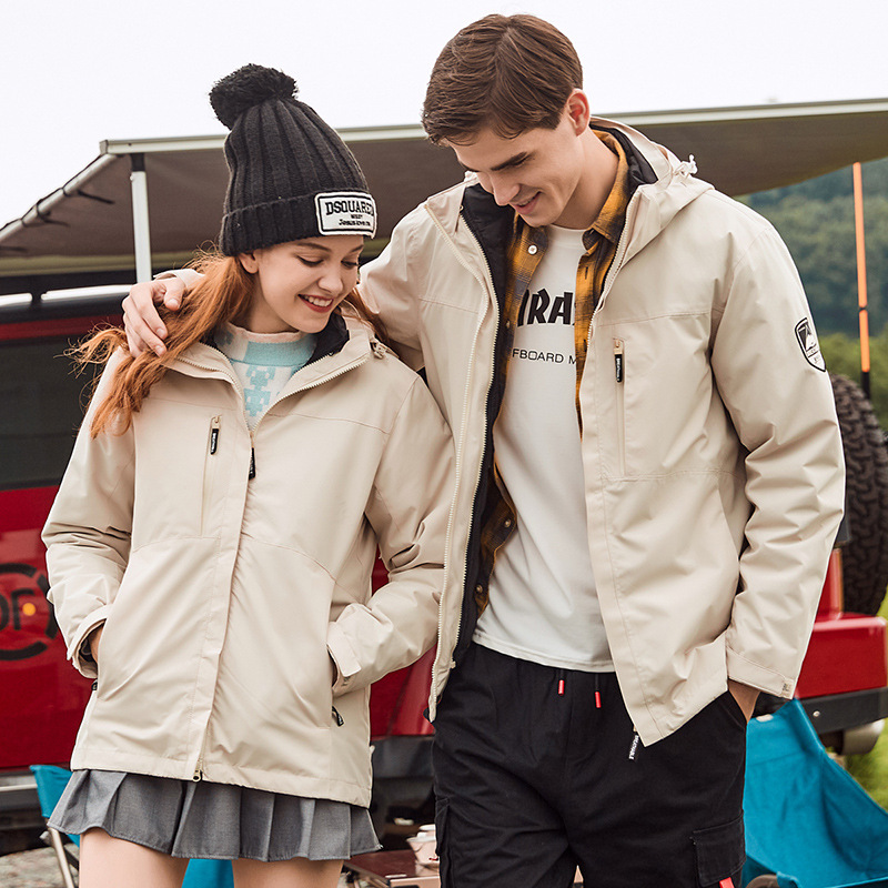 Abrigo de cáscara suave al aire libre para hombres y mujeres chaqueta tres en uno con forro de algodón cálido a prueba de viento impermeable pareja traje de Montañismo