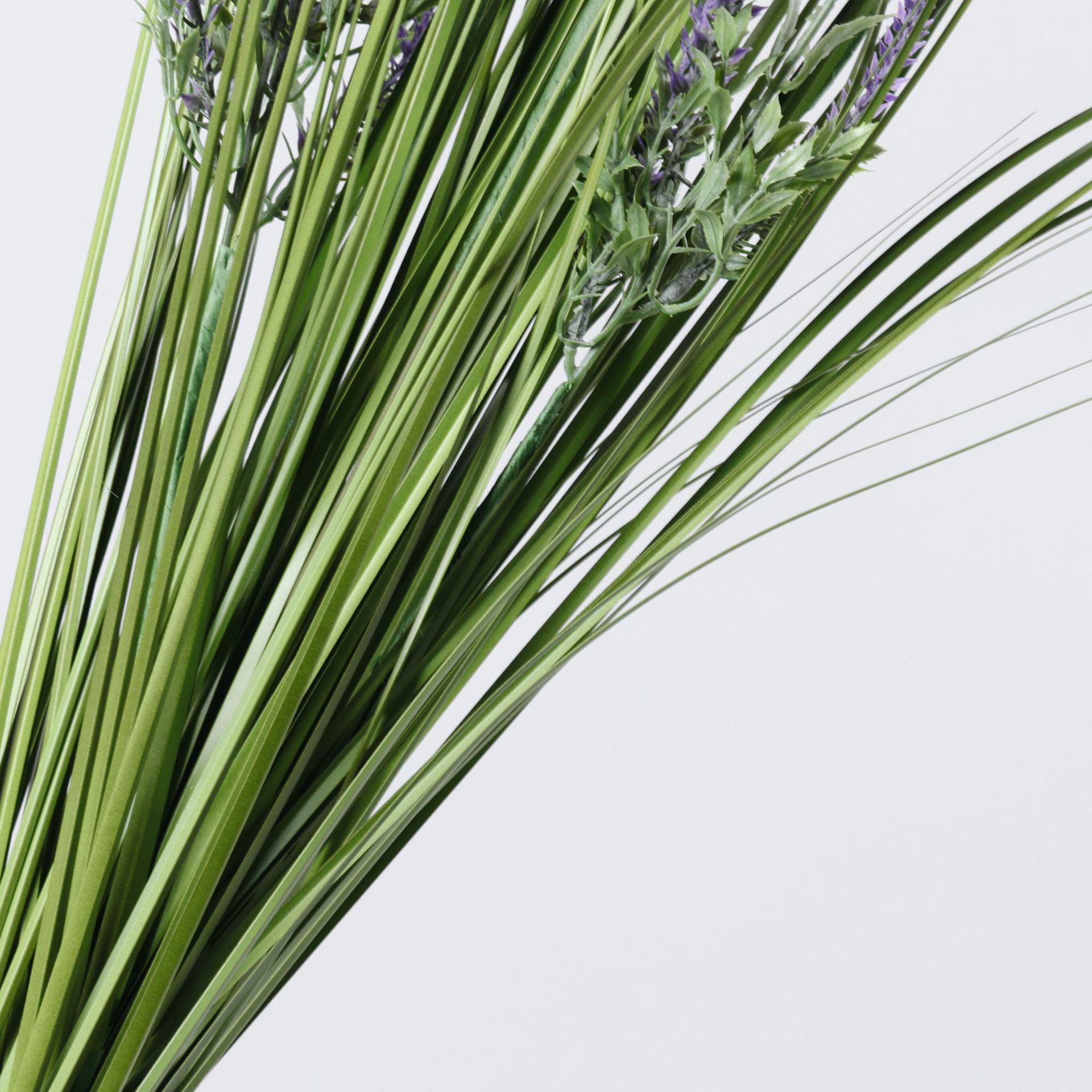 Simulación de plantas verdes, juncos, hierba, cebolla, lavanda púrpura, decoración de interiores, arreglos florales, paisajismo de plantas biónicas