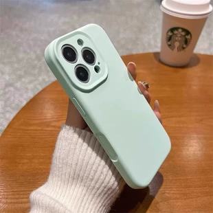 Чехол для iPhone 16 цельный силикон с кнопкой камеры жидкий полная защита