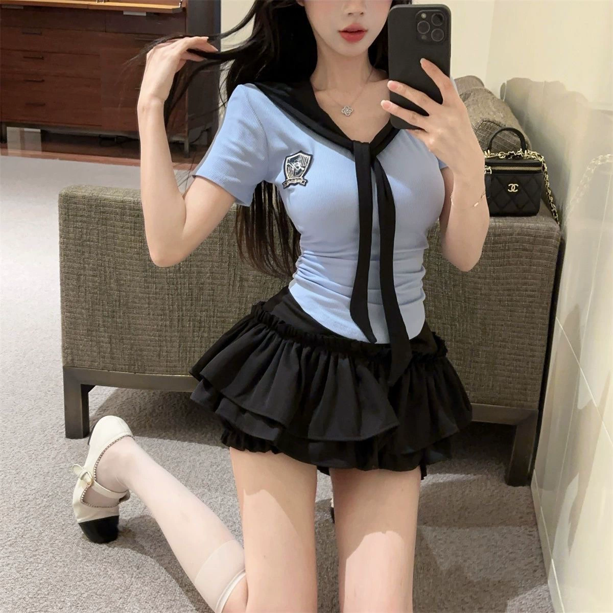 Летний комплект униформы JK для женщин, сладкий и пряный стиль интернет-знаменитостей, высококачественный комплект из двух предметов с короткими рукавами и облегающей юбкой с высокой талией.