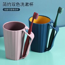 ���ڱ�ϴ������ˢ�����ֱ��pɫ��Ů�W���n������һ����ˢ�����ڱ�