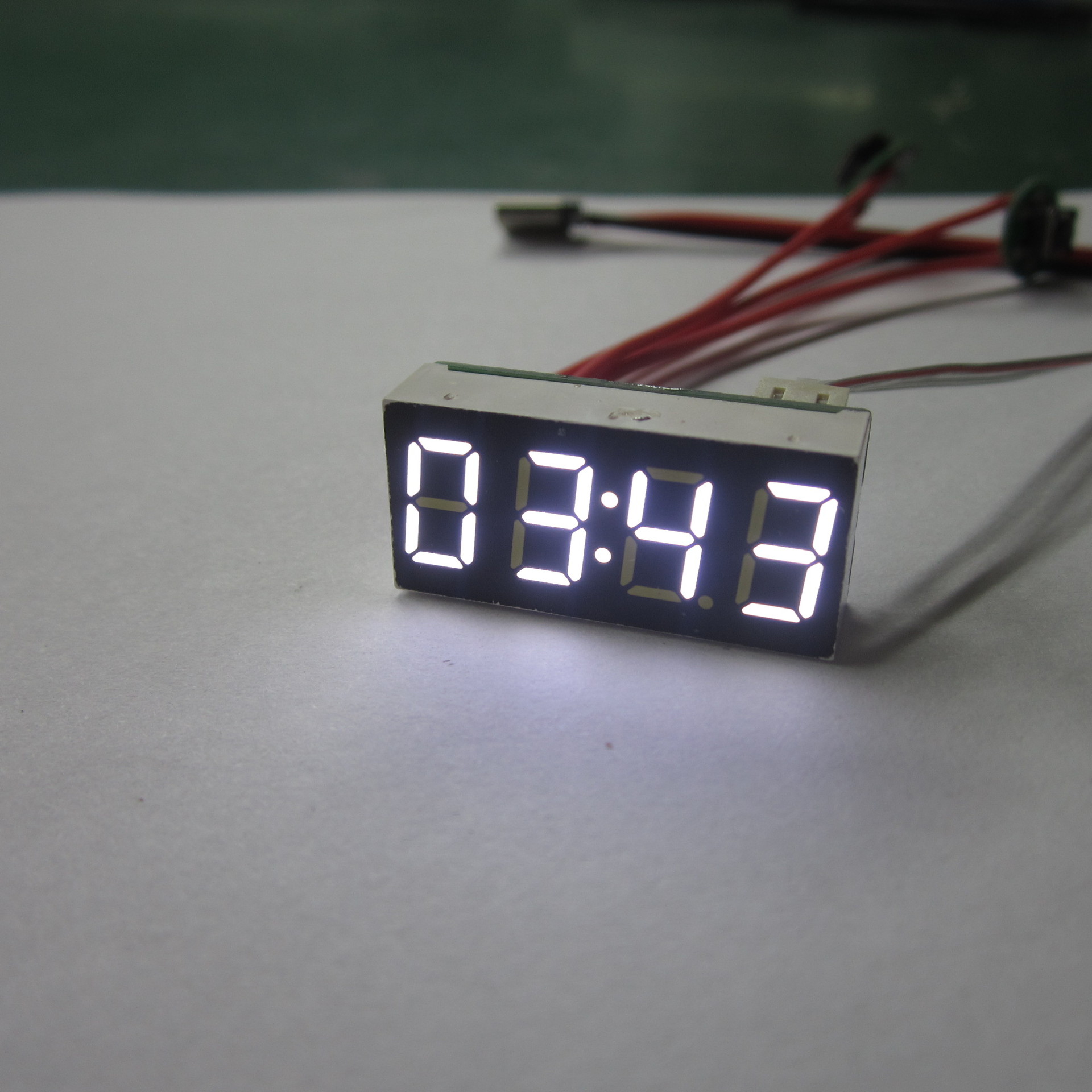 数码管显示电子时间，锂电池干电池时钟，精准电子表，小夜灯时钟