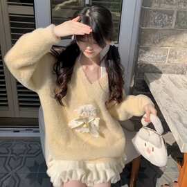 甜心少女奶黄仿水貂绒V领毛衣女冬季2025新款可爱小羊宽松针织衫