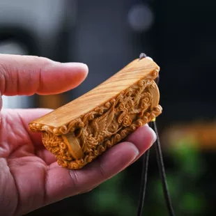 Резная фигурка из туи дракон и феникс мужской оберег