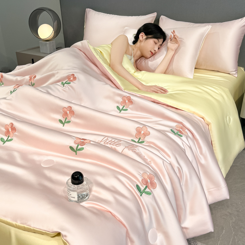 Seda de hielo lavada Edredón de verano Edredón de aire acondicionado Dormitorio individual Edredón fresco de verano Juego de cuatro piezas Edredón de verano lavable a máquina