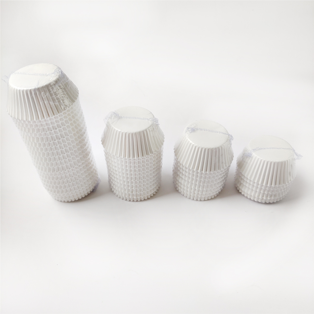 Fábrica directa al por mayor 100% taza de papel de pastel blanco puro 100 barril de papel de horneado resistente a altas temperaturas papel de pastel a prueba de aceite