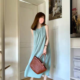 2025年新款无袖挂脖法式连衣裙子女夏季设计感小众感气质长裙