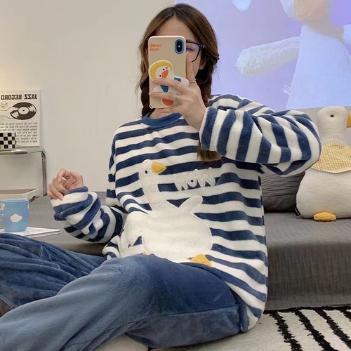 Women's Winter Cross-Border Coral Fleece Pajamas, Cute and Warm Plush Flannel New Sweet Homecoming Set