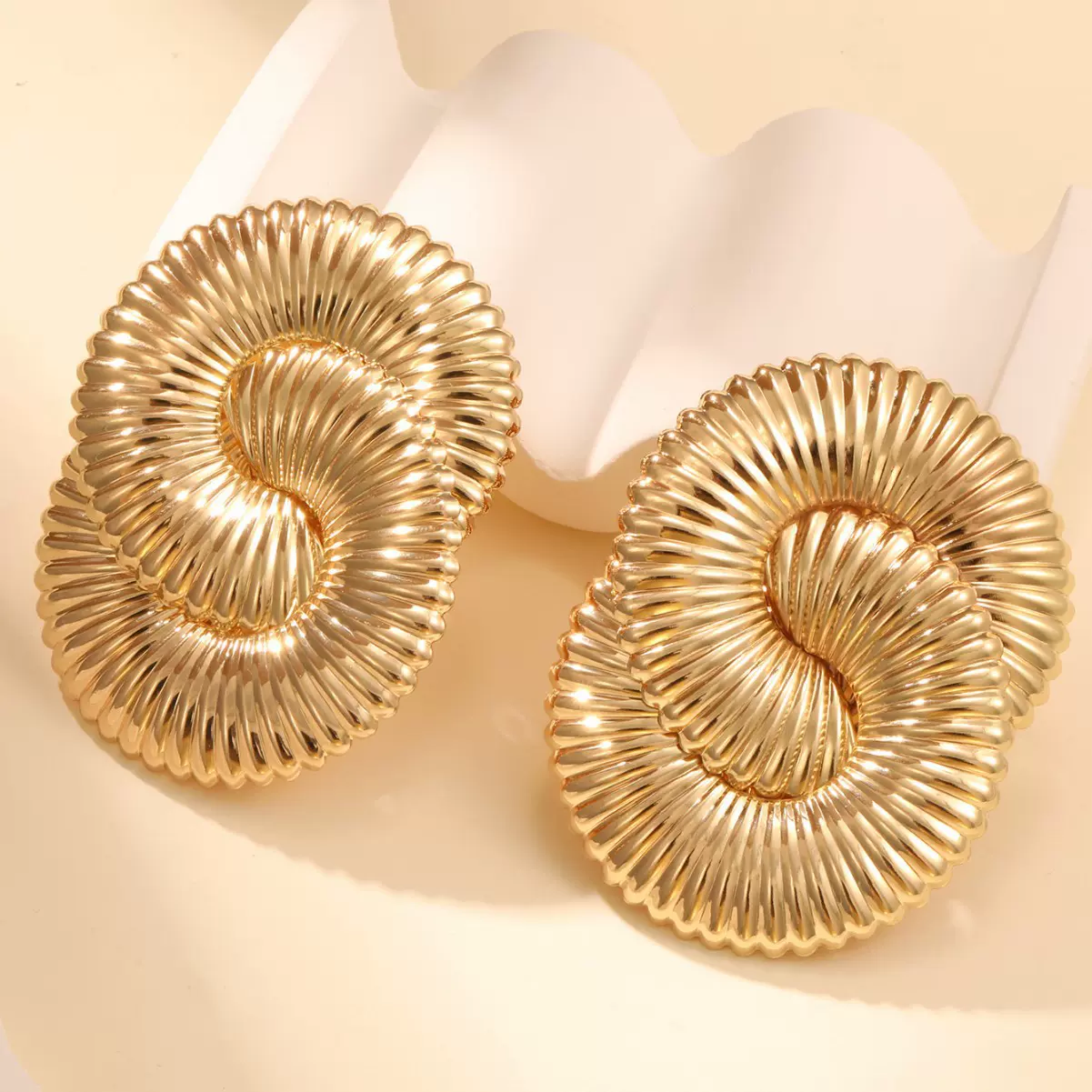 亚马逊跨境热销夸张大气金属几何耳钉时尚气质简约扭曲波纹耳钉女