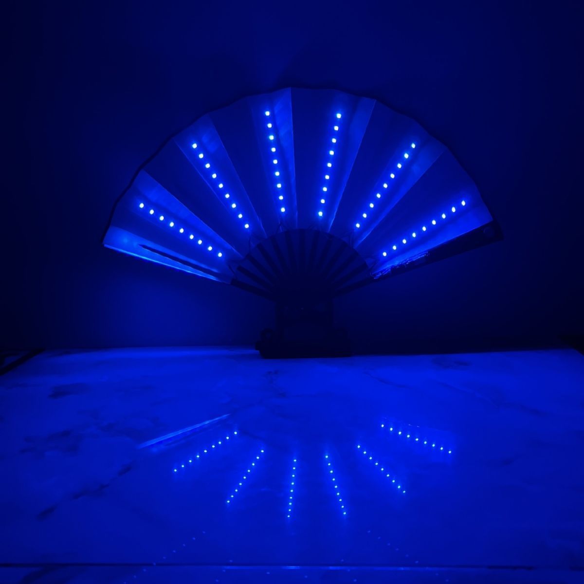 10-pulgadas LED luminoso ventilador discoteca plegable ventilador bar discoteca atmósfera Internet celebridad luminosa rendimiento apoyos tela de seda ventilador