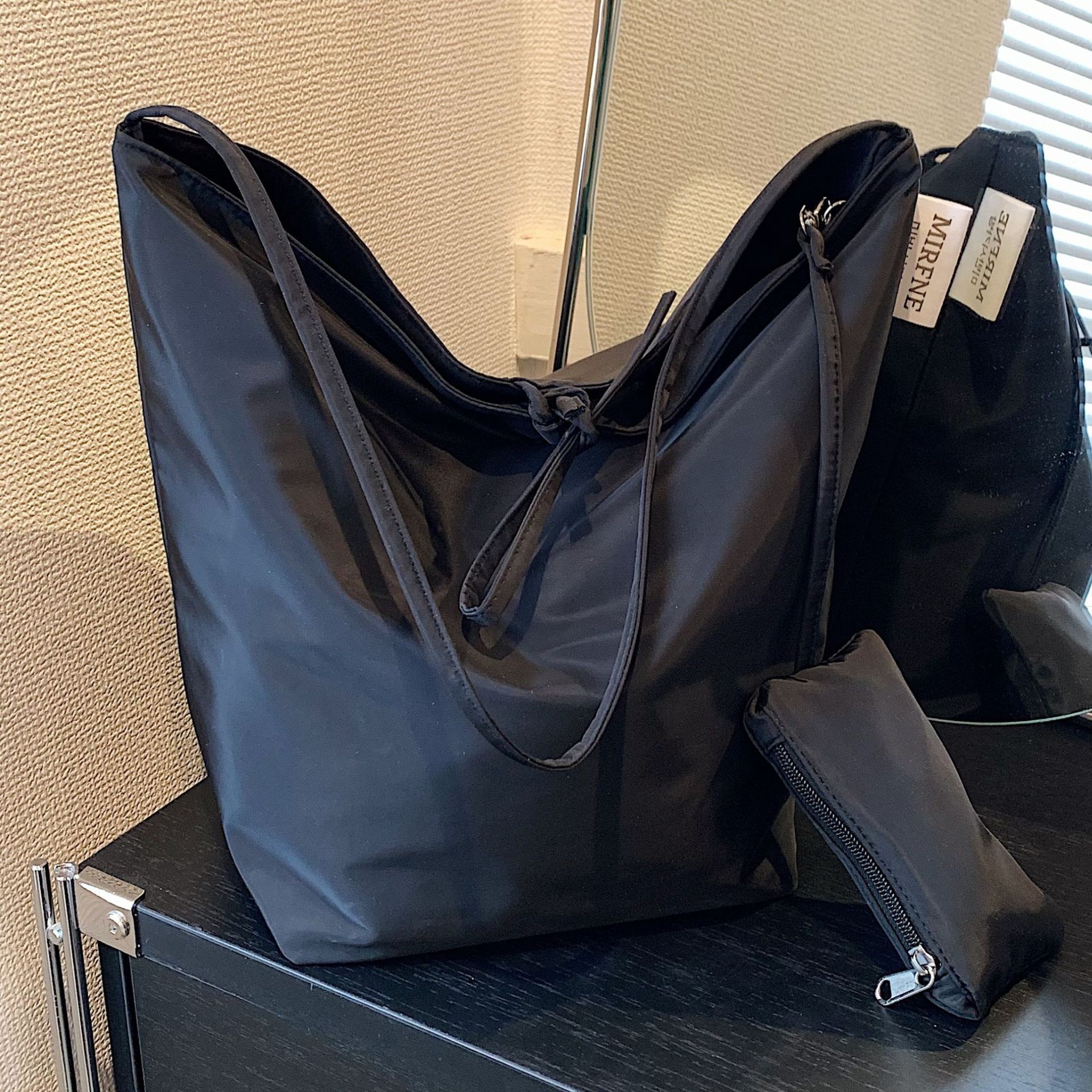 Korean Style Minimalist Large Capacity Nylon Fabric Bag For Women 2024 Summer New Lightweight Versatile Casual Shoulder Bucket Bag