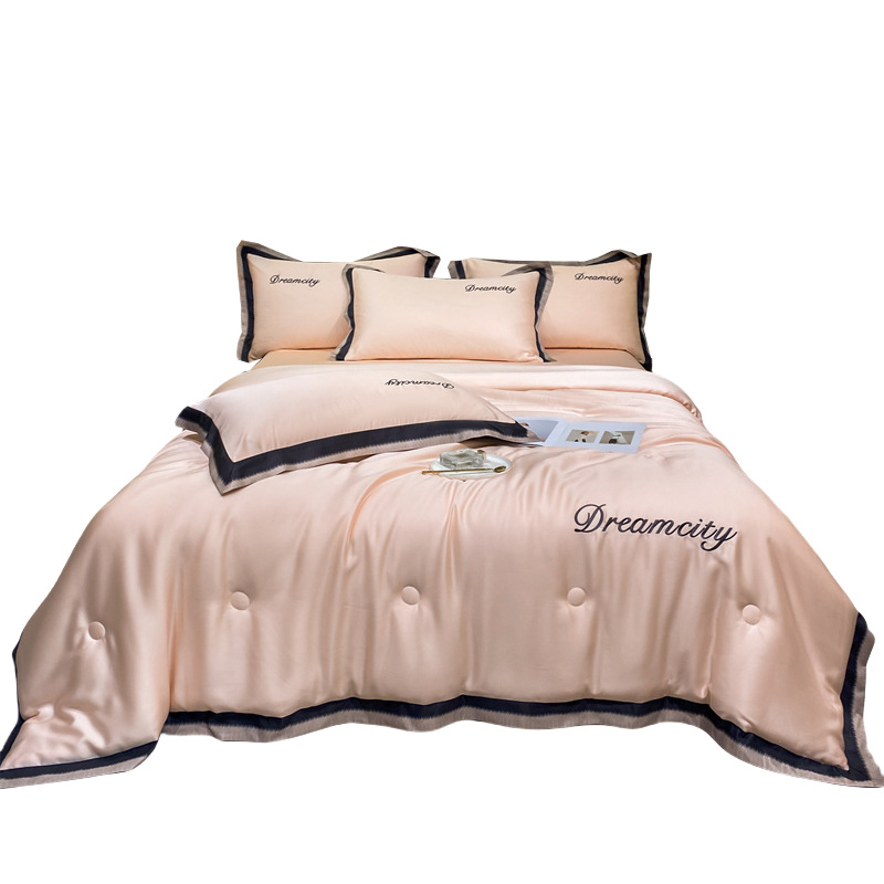 Edredón de verano de seda de hielo de cuatro piezas, lujo ligero, edredón fresco de verano de alta gama, ropa de cama de dormitorio de estudiantes de tres piezas