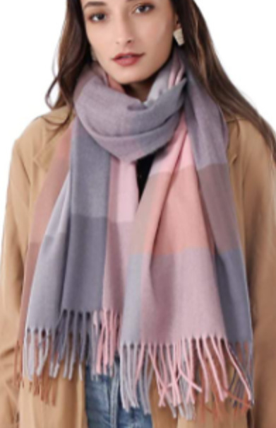 新商品の千鳥格ファッションはカシミヤの女性モデルに似合います。