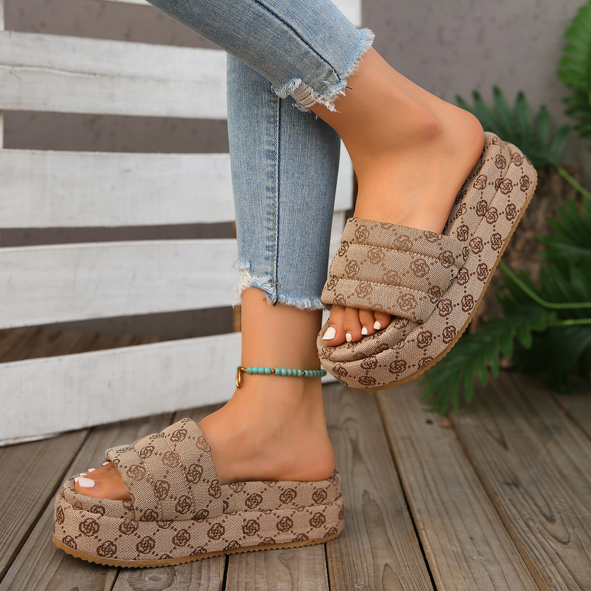 Dames plateau slippers met bloemendecoratie en dubbele zool_voghion.com