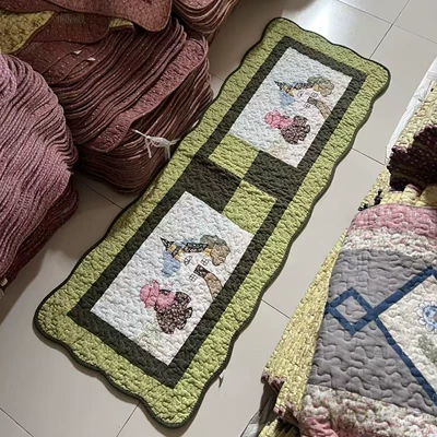 Avtomobil döşəmə paspasları | Mat - little-girl-with-green-edge-goes-home-bedside-mat-or-car-mat-for-rear-seat-50x135cm