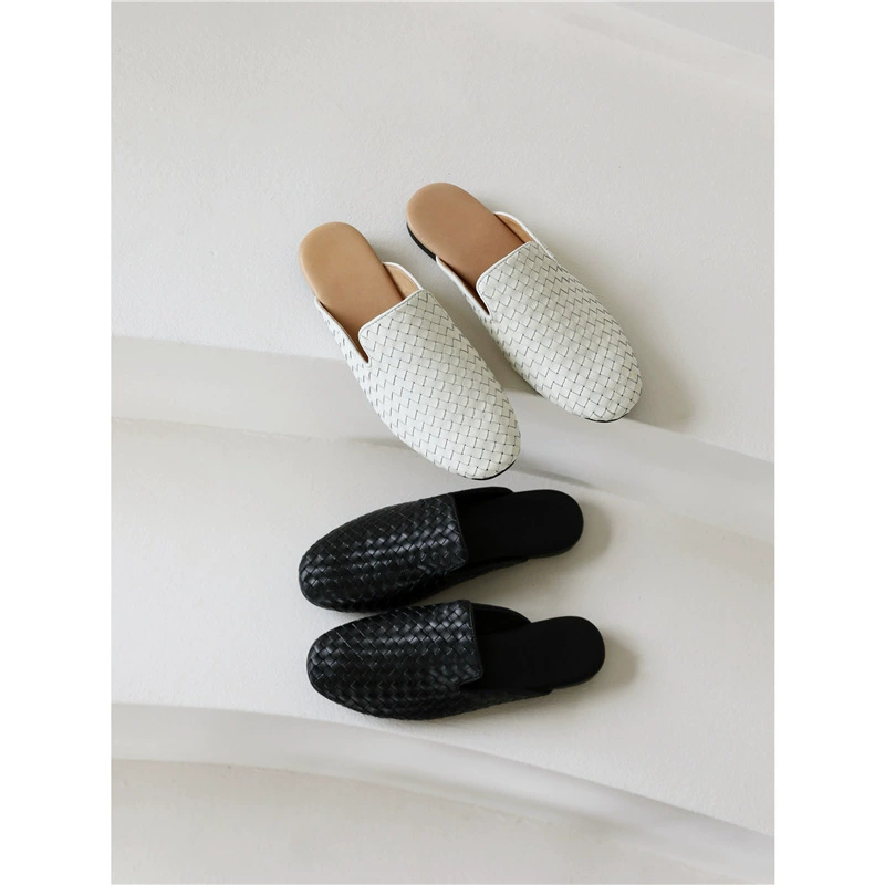 2025 новых летних моделей можно заказать для разработки и оптовой продажи женских полусабо в ретро-стиле «old money» с плетеным носком из натуральной кожи.