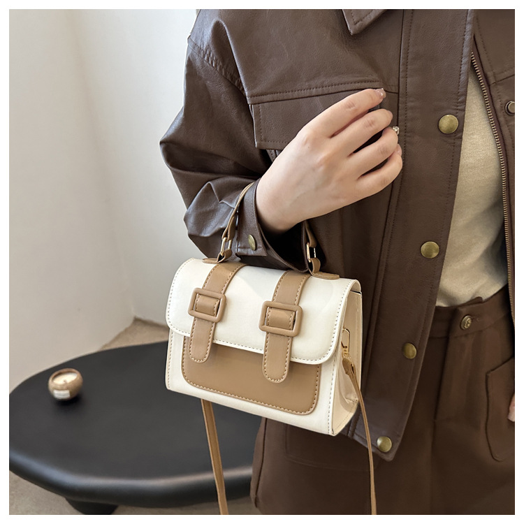 A new 2024 trendy and retro single-shoulder crossbody small square bag for girls, a niche British-style handbag undefined