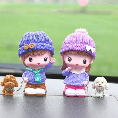 Creative Resin Crafts Scarf Couple Dog Walking Dog Doll Cute Car Ornaments Car Decoration Ornaments (Car ornaments) - scarf-to-lead-the-dog