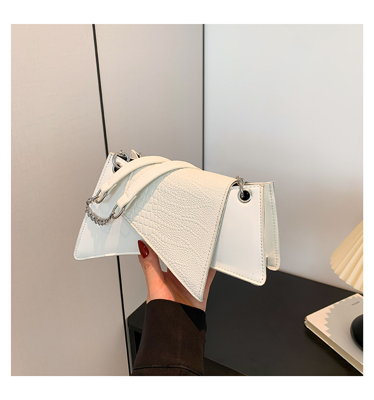 Decoración de cinturón bolso de patrón de cocodrilo femenino 2024 nuevo diseño de nicho de moda moda chica caliente bolso femenino cadena bolso de forma especial