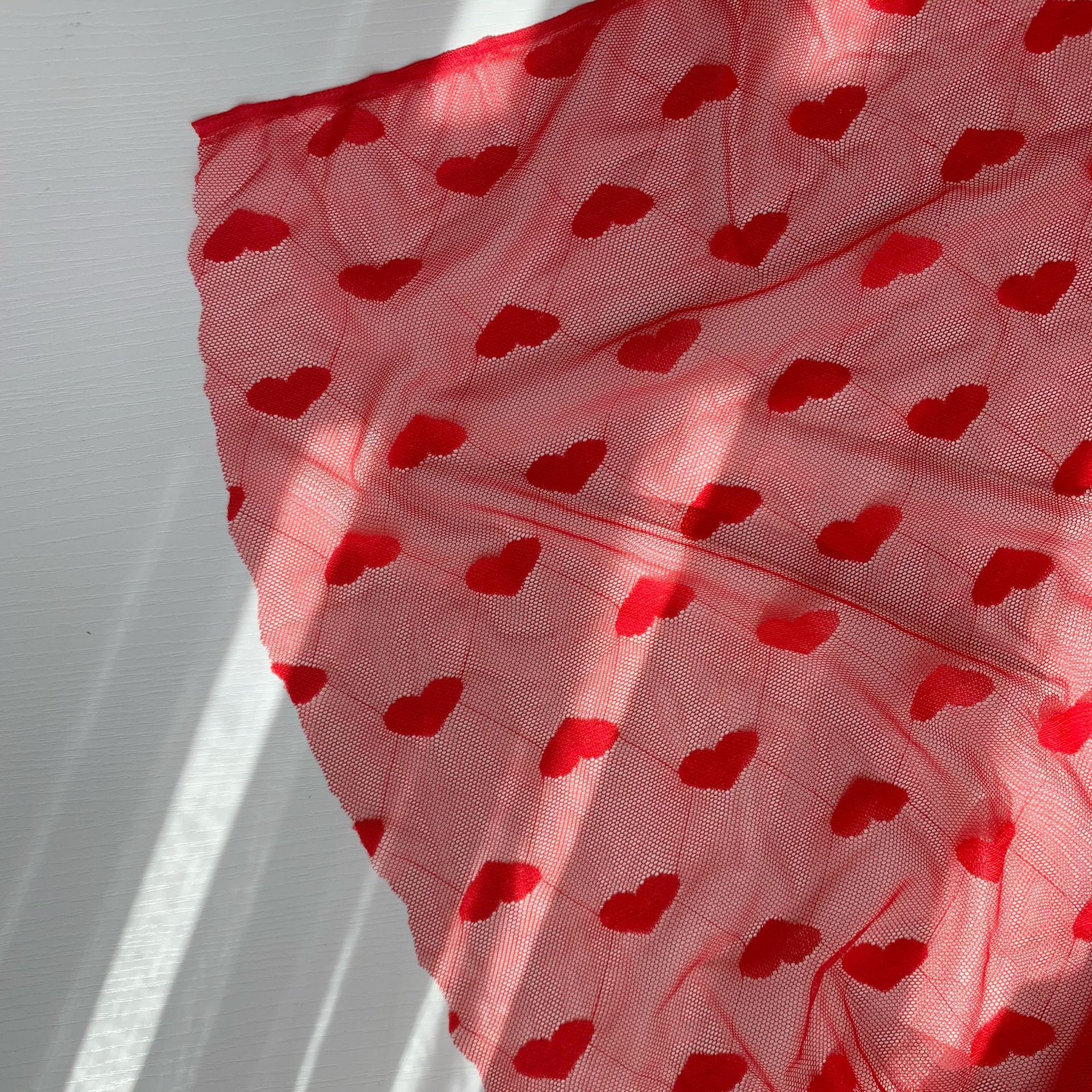 Suministro directo de fábrica jinammonia encaje elástico jacquard malla rombo amor bottoming camisa vestido de novia tela en stock lote multicolor