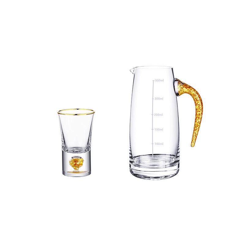 Hoja de aluminio de oro casera de alta calidad vino blanco caja de regalo juego de aluminio de oro vino dispensador de tazas de licores un sorbo de taza caja de cuero vino