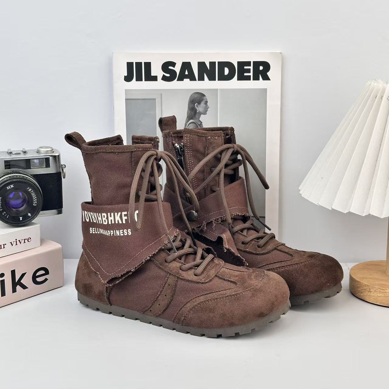 YUANBO retro botas de trabajo para mujeres 2025 otoño nuevas botas cortas casuales para mujeres que usan botas Martin de tamaño medio